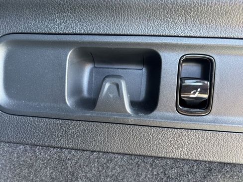 Used 2024 Mercedes-Benz GLC 300 4MATIC image 16