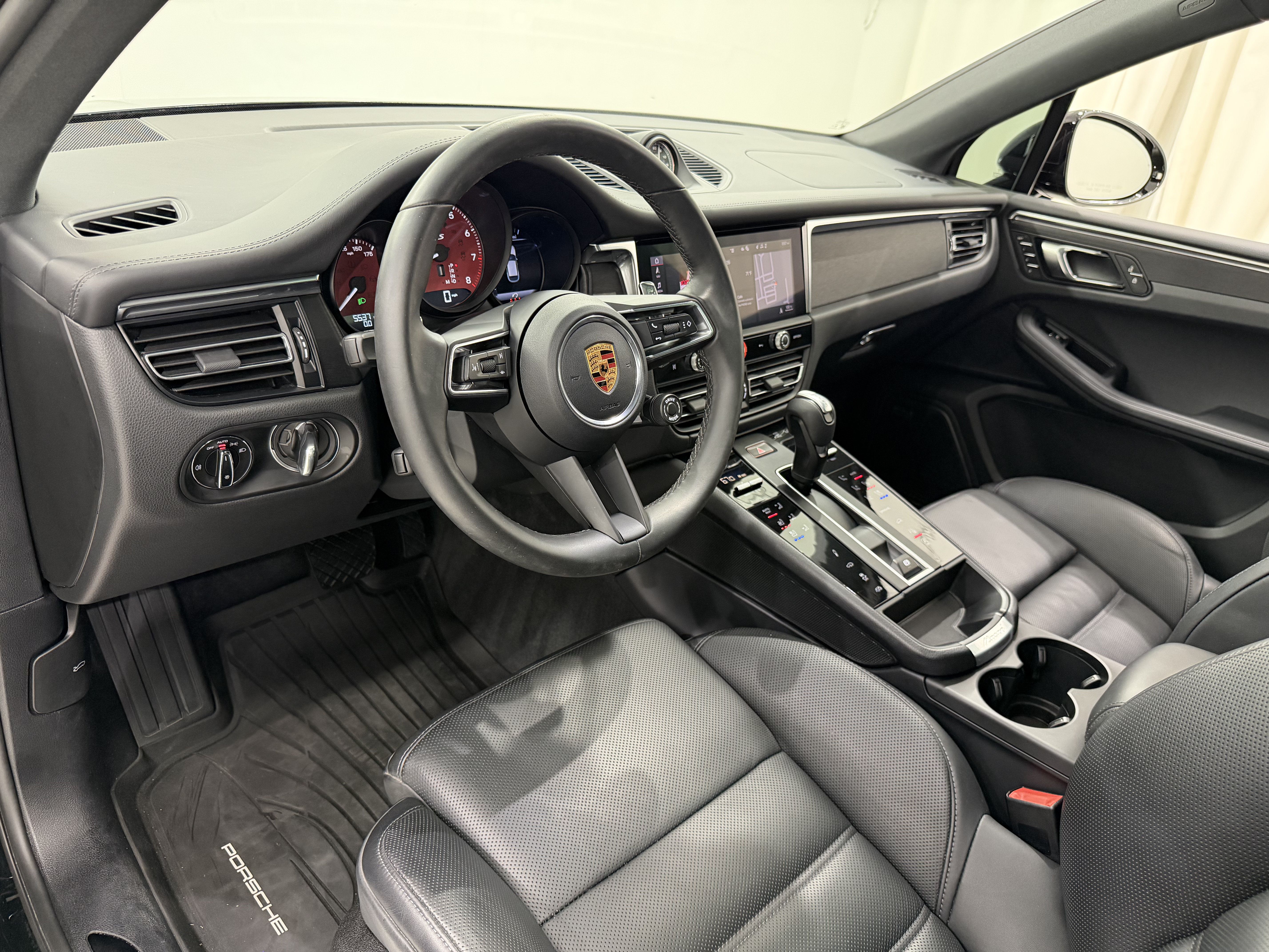 Used 2026 Porsche Macan GTS AWD/4WD image 4