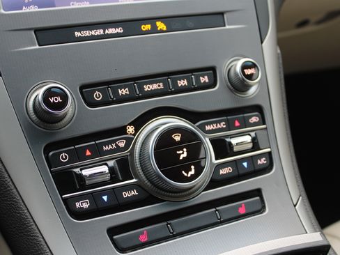 Used 2020 Lincoln MKZ image 18