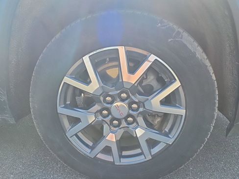 Used 2022 GMC Acadia SLE w/ LPO, Cargo Package AWD/4WD image 14