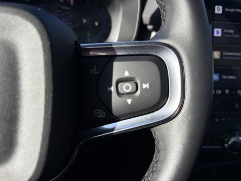 Certified 2025 Volvo XC40 B5 Plus image 6