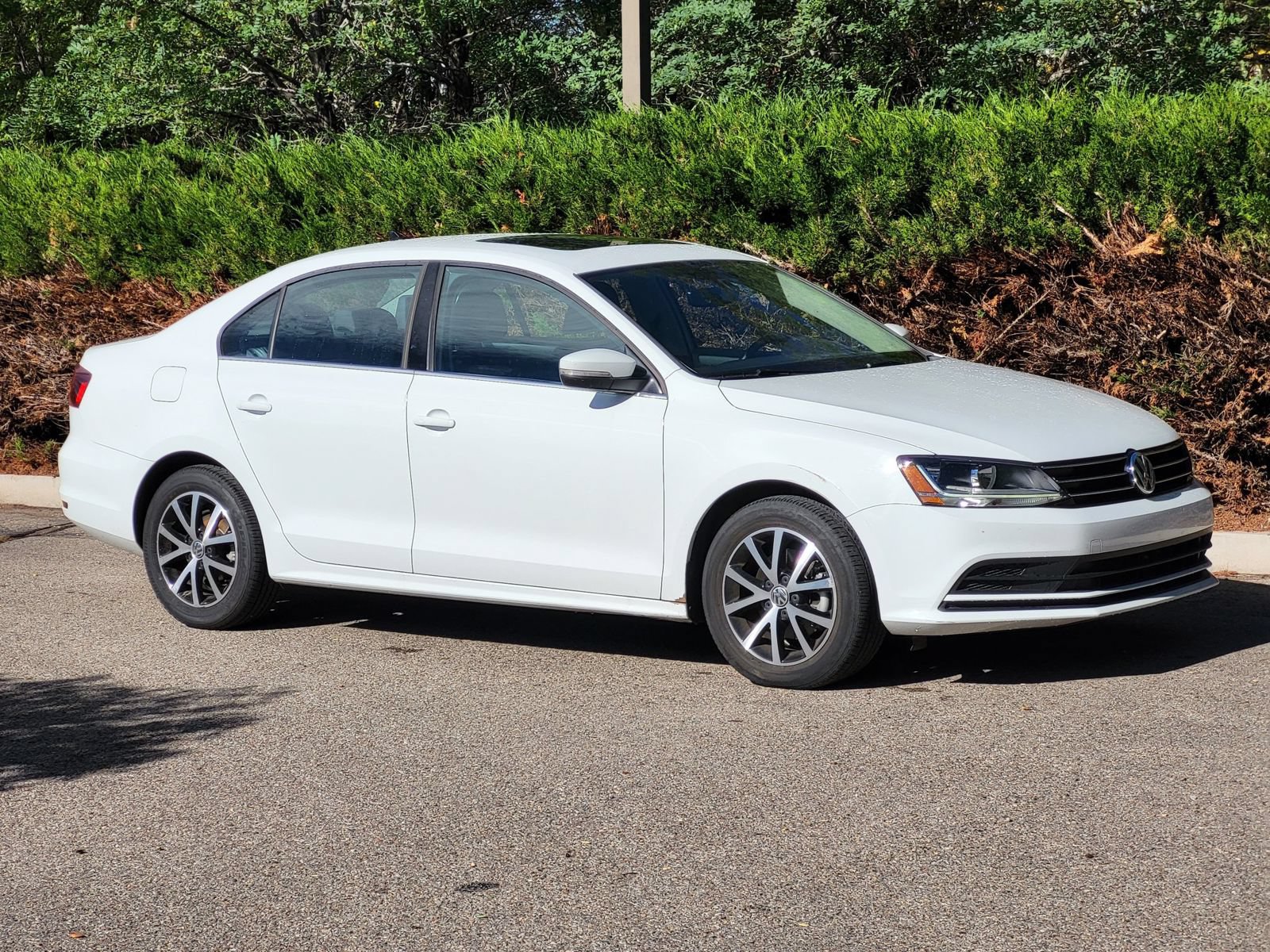 Used 2017 Volkswagen Jetta SE FWD image 3