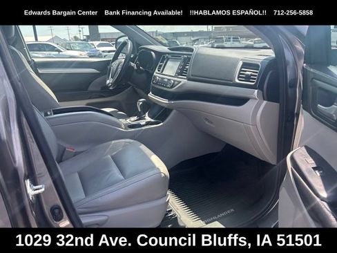 Used 2016 Toyota Highlander XLE AWD/4WD image 11