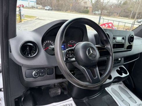 Used 2021 Mercedes-Benz Sprinter 2500 image 18