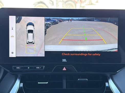 Used 2024 Toyota Venza Limited image 22