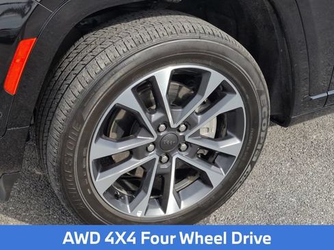Used 2025 Jeep Grand Cherokee L Overland w/ Luxury Tech Group IV AWD/4WD image 12