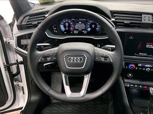 Certified 2025 Audi Q3 2.0T Premium w/ Convenience Package image 8