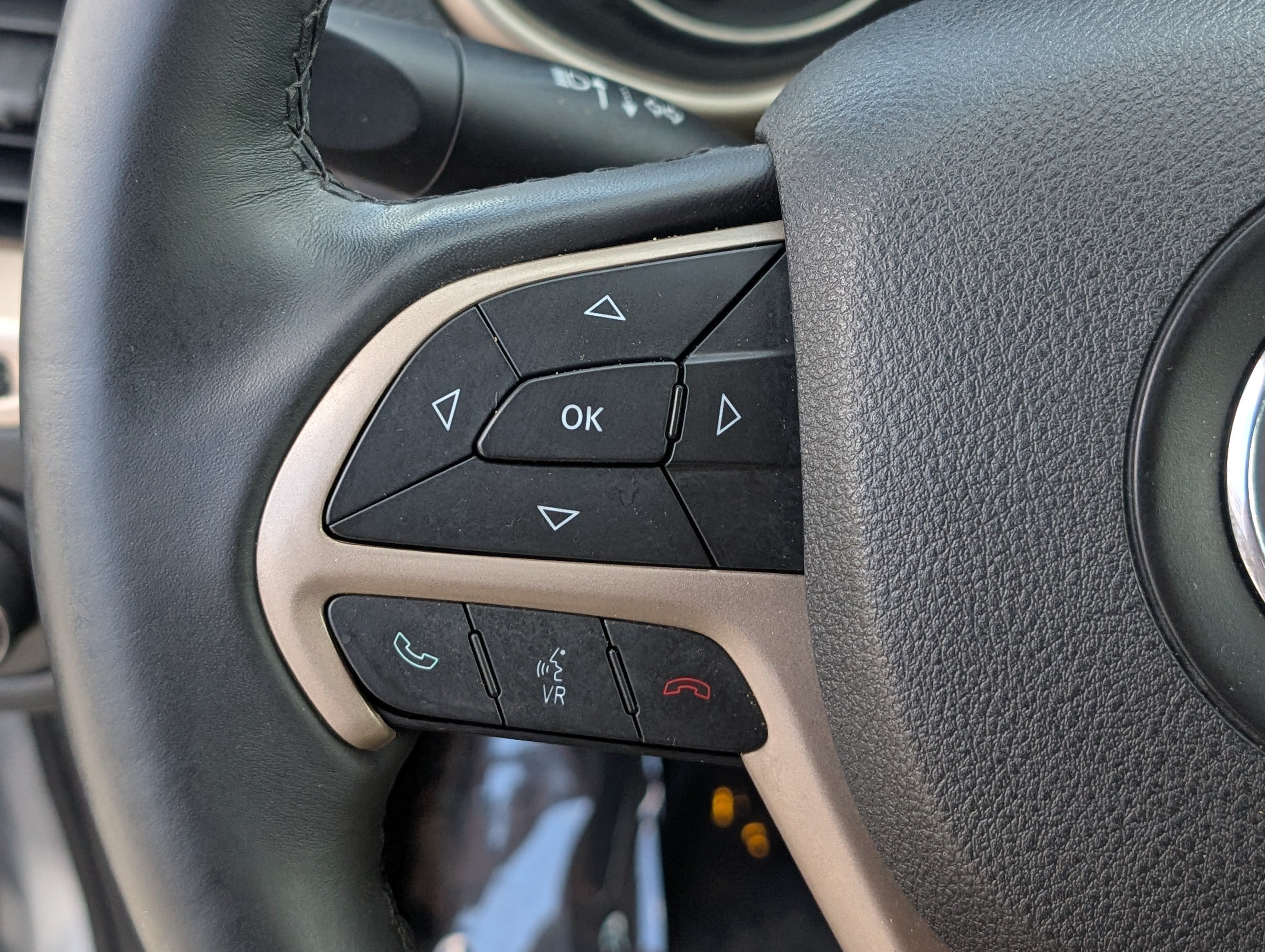 Used 2014 Jeep Cherokee Latitude AWD/4WD image 21
