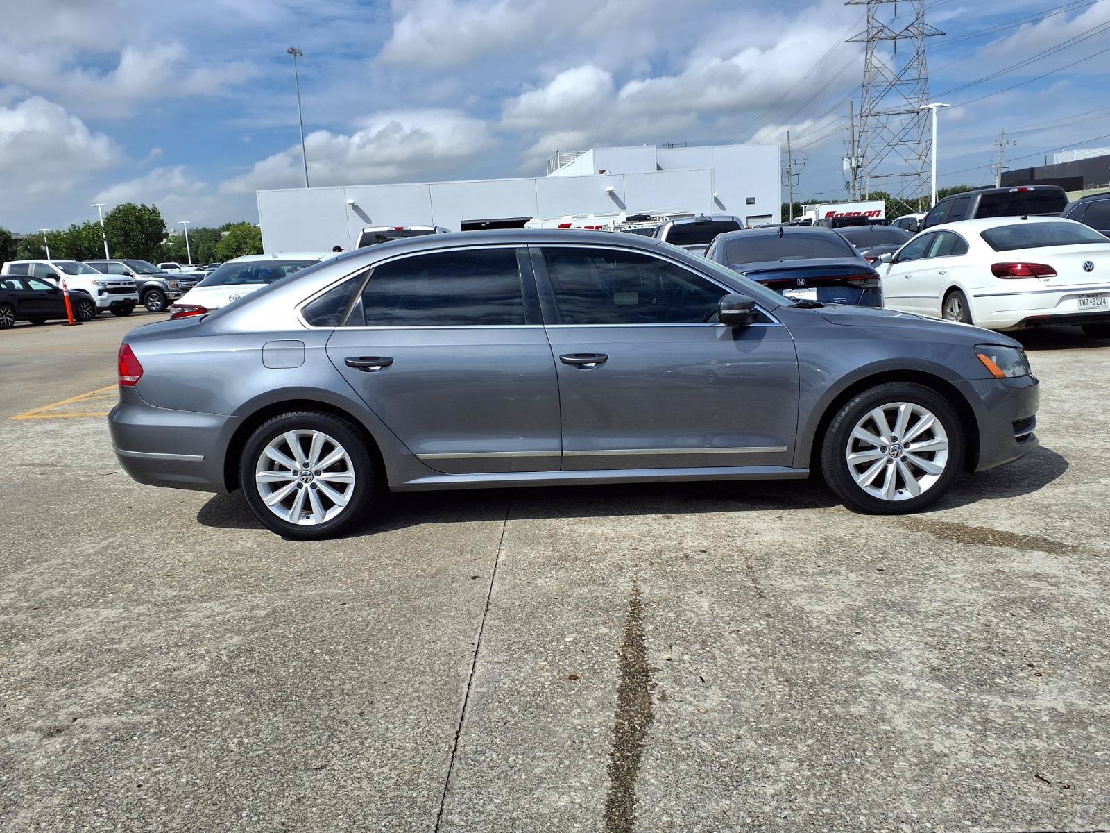 Used 2013 Volkswagen Passat 2.5 SEL FWD image 27