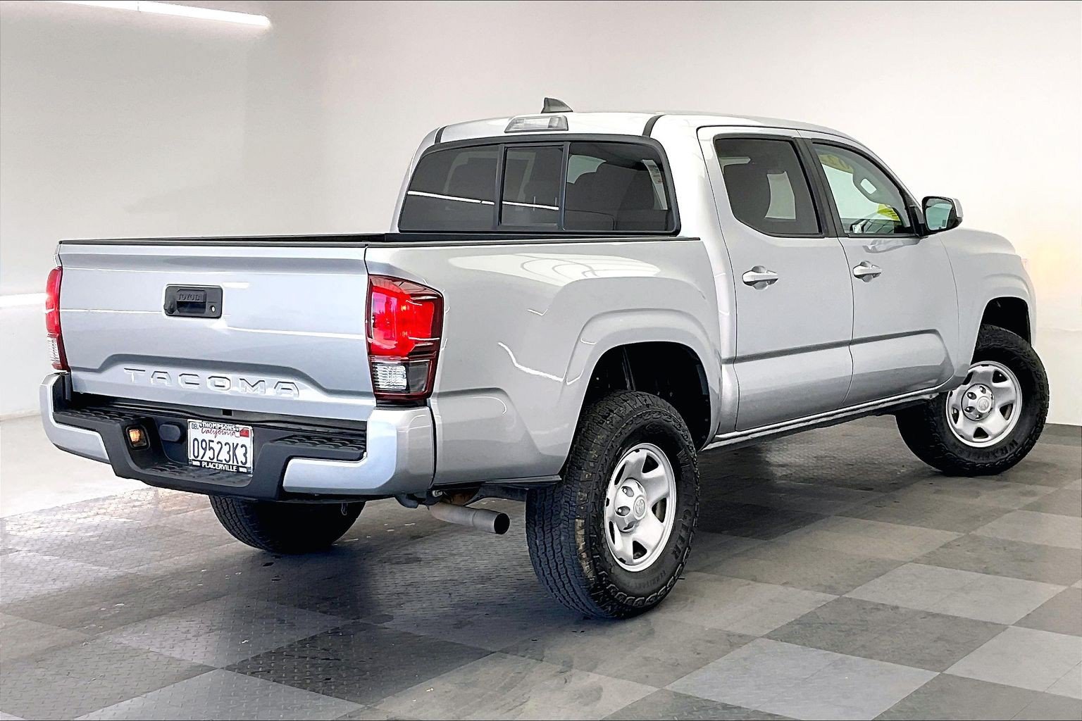 Used 2022 Toyota Tacoma SR w/ SR Convenience Package RWD image 12
