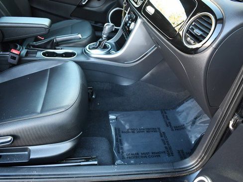 Used 2018 Volkswagen Beetle S image 25