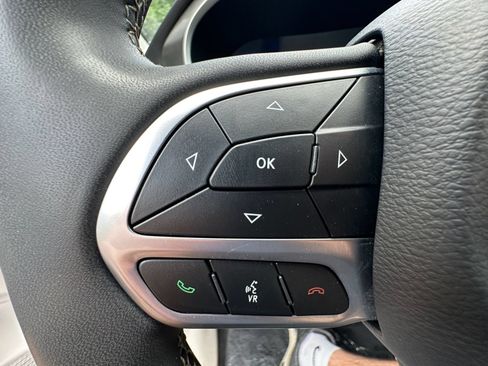Used 2024 Chrysler Pacifica Touring-L FWD image 17