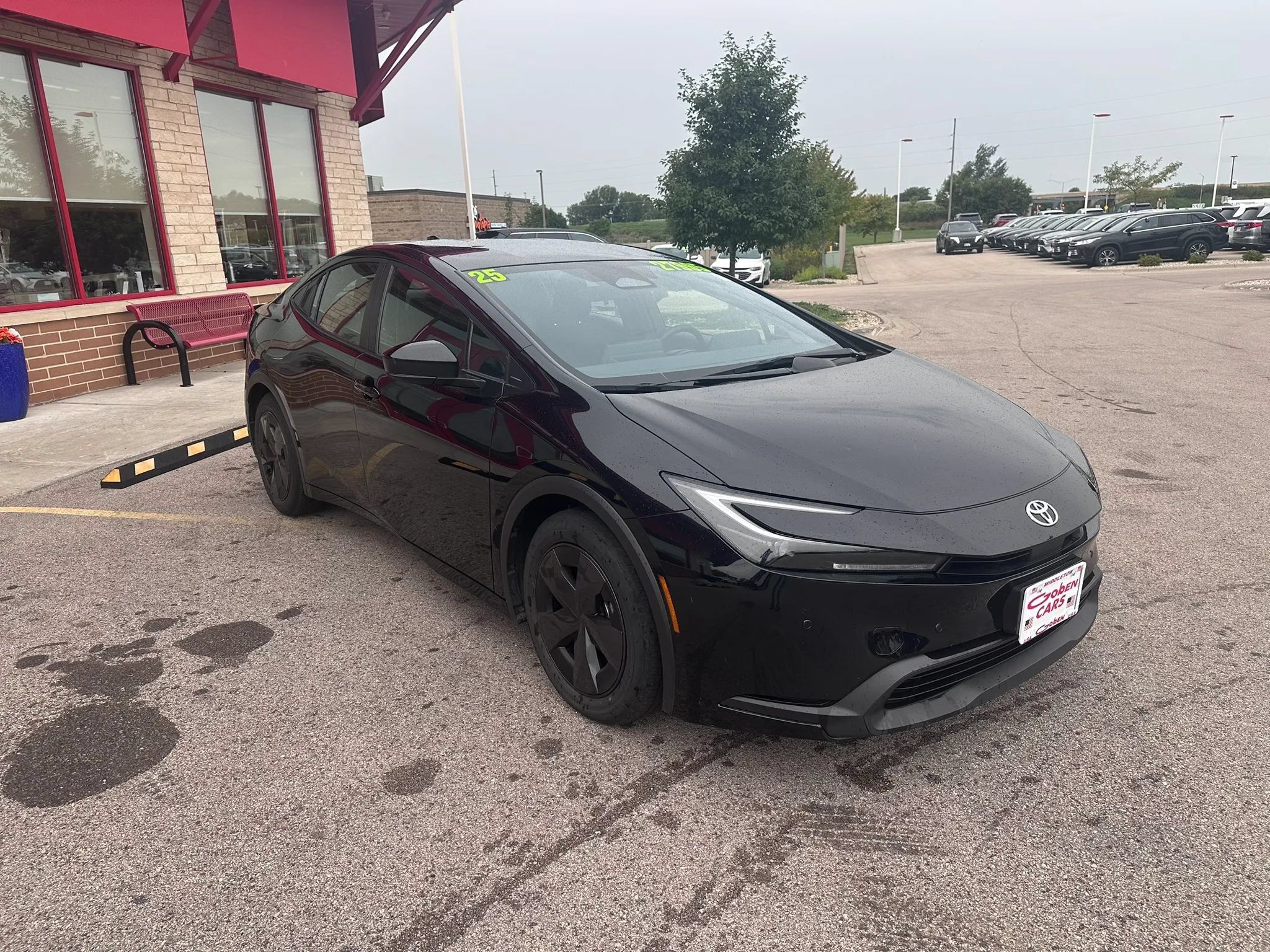 Used 2025 Toyota Prius LE FWD image 3