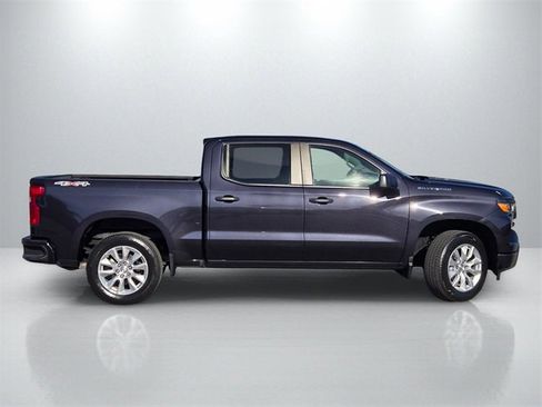 Used 2023 Chevrolet Silverado 1500 Custom image 3
