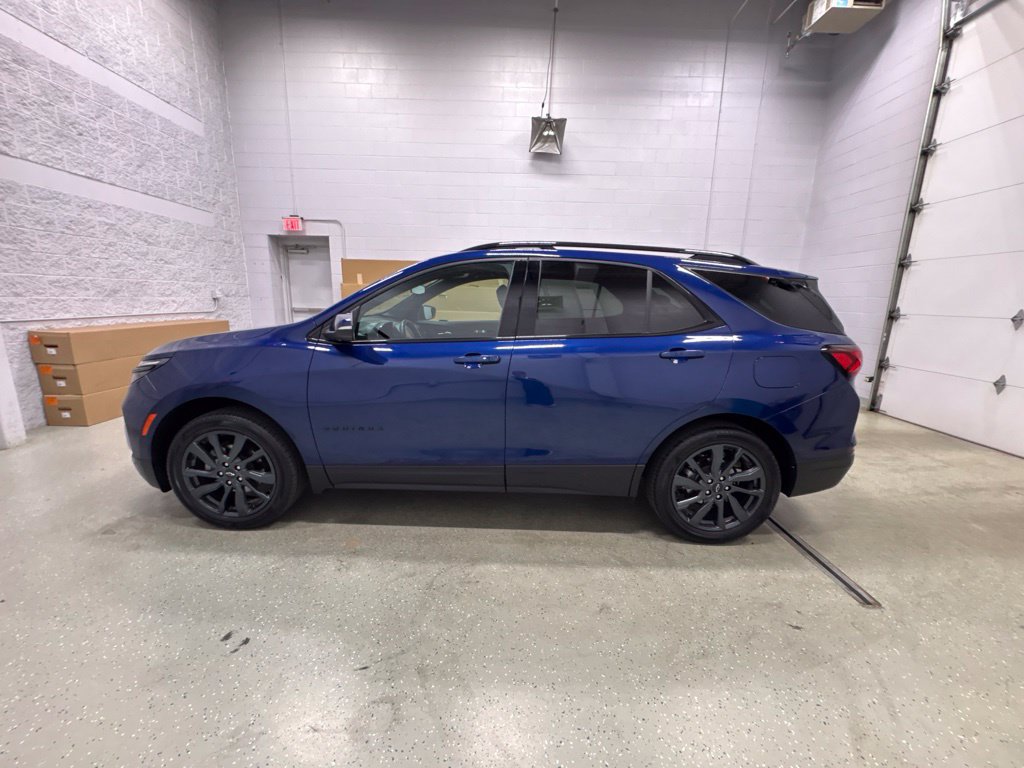 Used 2023 Chevrolet Equinox RS AWD/4WD image 7