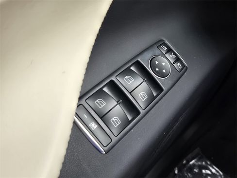 Used 2019 Tesla Model X 75D image 26