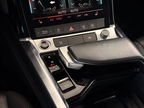 Used 2022 Audi e-tron Premium w/ Towing Package AWD/4WD image 50