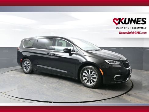 Used 2024 Chrysler Pacifica Select FWD image 5