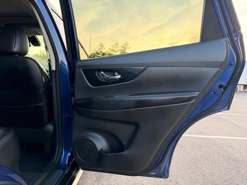 Used 2019 Nissan Rogue SL w/ Premium Package FWD image 9