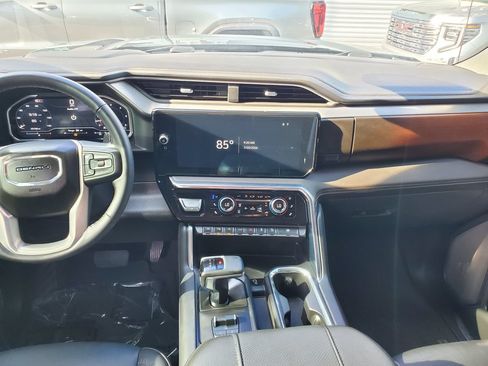 Used 2024 GMC Sierra 1500 Denali w/ Technology Package AWD/4WD image 14