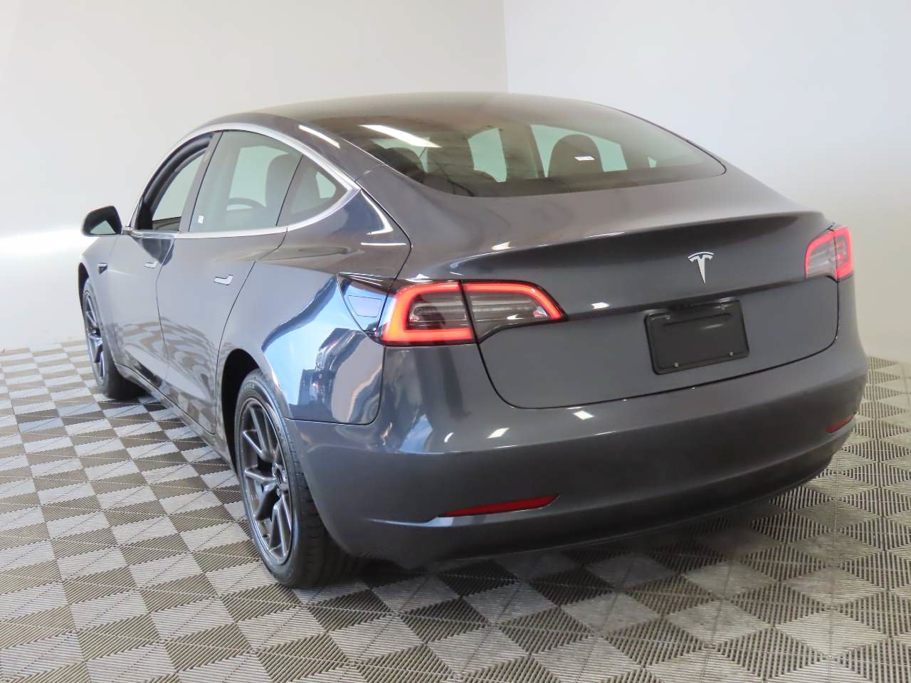Used 2019 Tesla Model 3 Standard Range RWD image 3