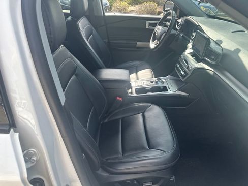 Used 2023 Ford Explorer XLT w/ Equipment Group 202A RWD image 31