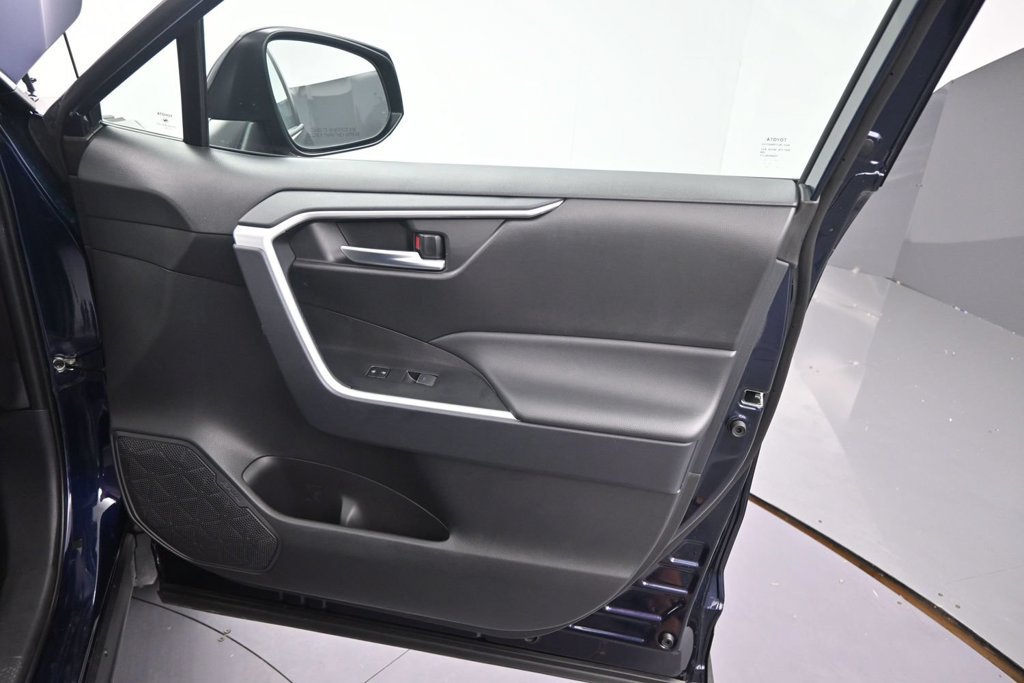 Used 2025 Toyota RAV4 XLE AWD/4WD image 22