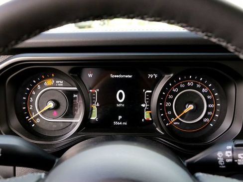 Used 2025 Jeep Wrangler Unlimited Rubicon AWD/4WD image 15