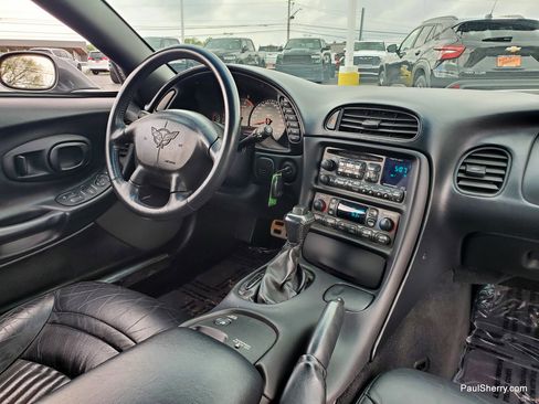 Used 2004 Chevrolet Corvette Coupe RWD image 3