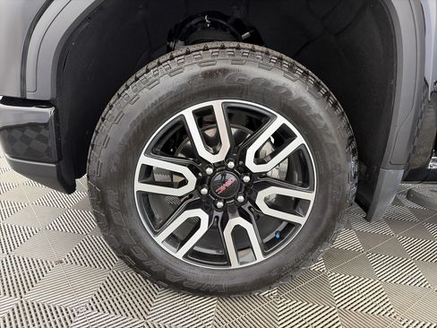 Used 2023 GMC Sierra 1500 AT4 w/ AT4 Premium Package AWD/4WD image 13
