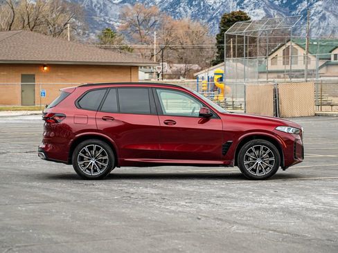 Used 2024 BMW X5 xDrive40i w/ M Sport Package image 4
