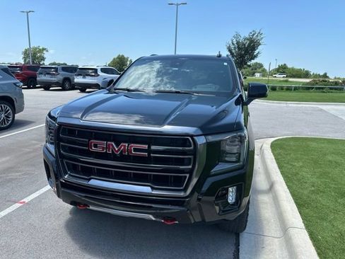 Used 2024 GMC Yukon AT4 w/ Technology Package AWD/4WD image 8