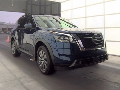 Certified 2025 Nissan Pathfinder SV FWD image 11