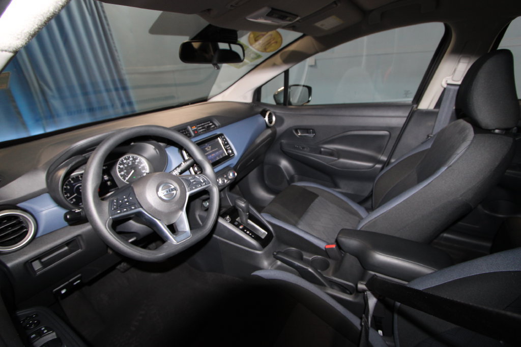 Used 2025 Nissan Versa SV FWD image 2