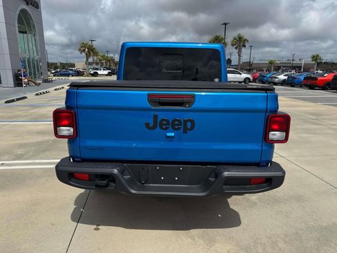 Used 2025 Jeep Gladiator Sport image 6