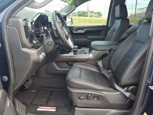 Used 2023 GMC Sierra 1500 SLT w/ SLT Premium Plus Package AWD/4WD image 17
