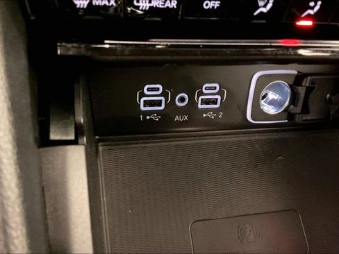 Used 2024 Jeep Grand Cherokee Altitude AWD/4WD image 15