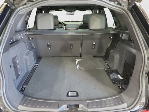 New 2024 Land Rover Discovery Sport Dynamic SE image 28