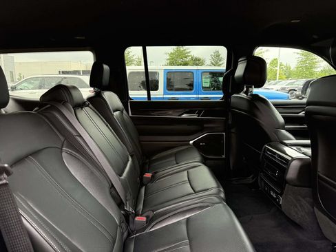 Used 2023 Jeep Wagoneer 4WD image 15