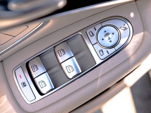 Used 2022 Mercedes-Benz GLC 300 4MATIC image 21