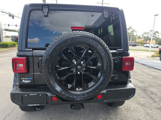 Used 2021 Jeep Wrangler Unlimited Sahara AWD/4WD image 4