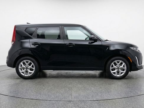 Used 2025 Kia Soul LX w/ LX Technology Package image 11