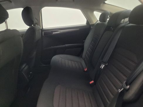 Used 2019 Ford Fusion SE FWD image 18
