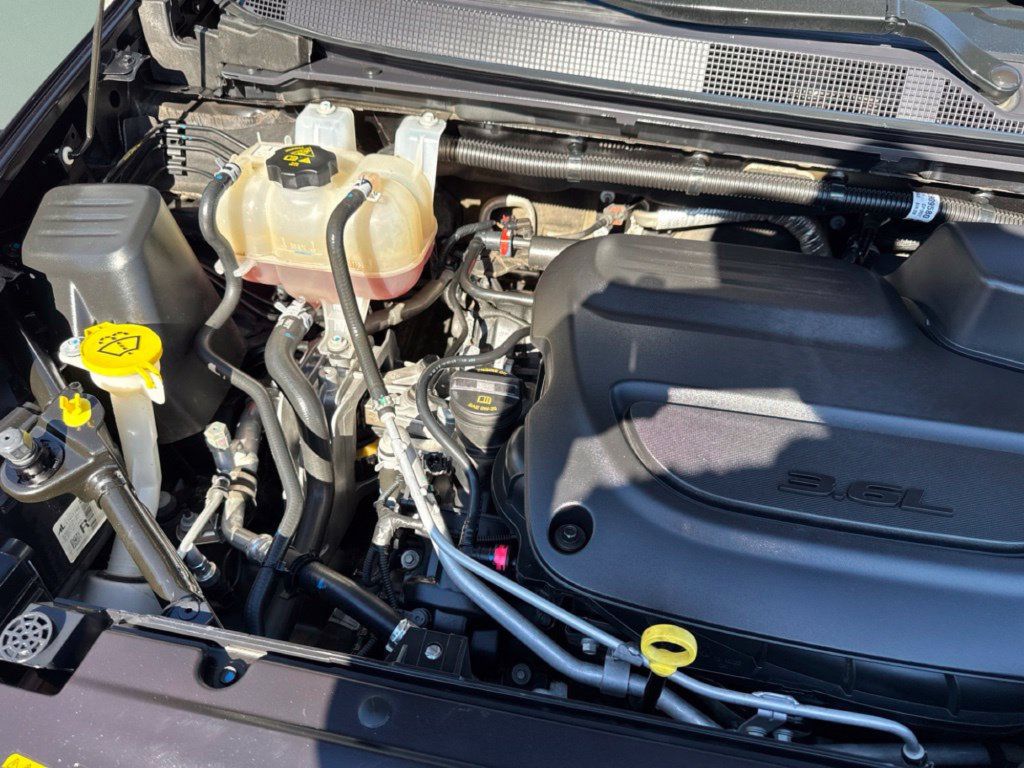Used 2025 Chrysler Pacifica Select FWD image 33
