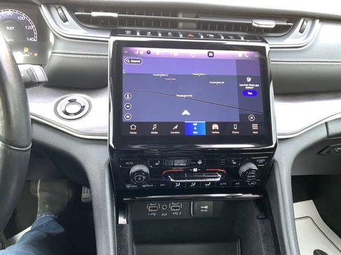 Used 2021 Jeep Grand Cherokee L Limited image 16