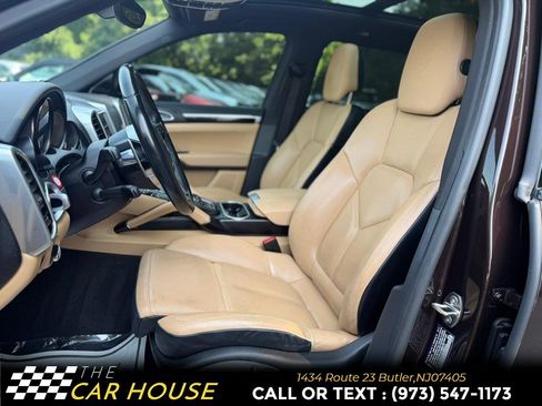Used 2017 Porsche Cayenne AWD/4WD image 14