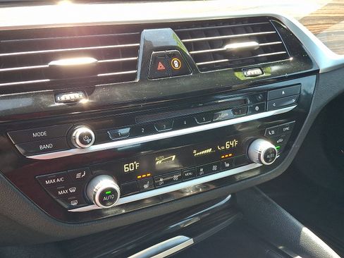 Used 2019 BMW 530i xDrive w/ Convenience Package AWD/4WD image 17