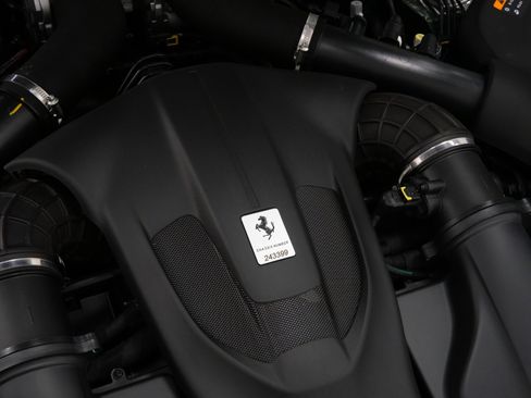 Used 2019 Ferrari Portofino RWD image 54