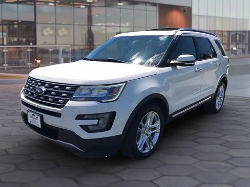 Used 2017 Ford Explorer Limited w/ Equipment Group 301A AWD/4WD image 6
