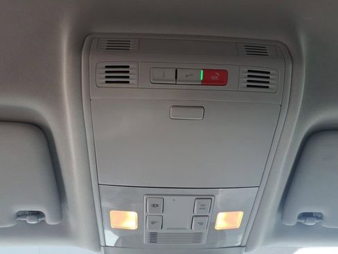 Used 2025 Volkswagen Taos SE FWD image 26